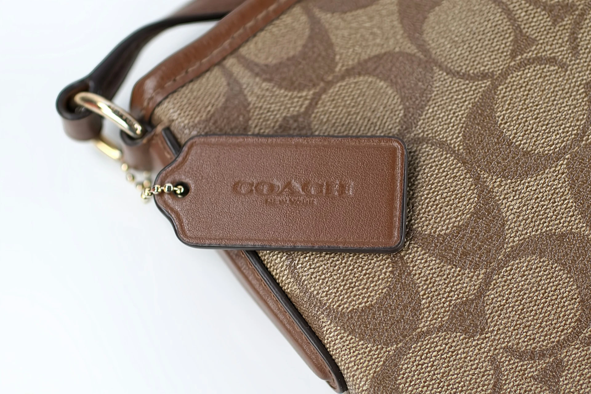 7 Model Coach Tabby Pilihan Shoulder Bag dan Quilted Leather yang Stylish